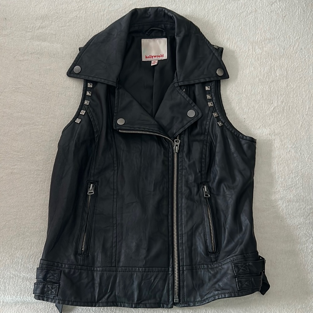 Sleeveless leather like jacket with studs